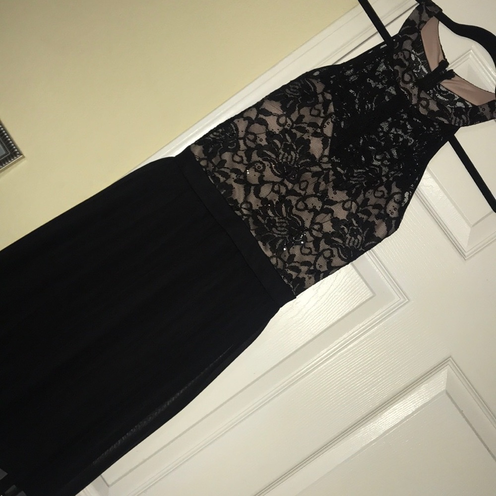 Size 10 illusion neck sleeveless dress